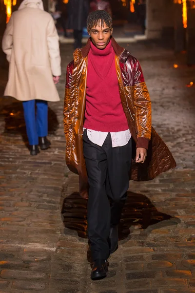 Look 14